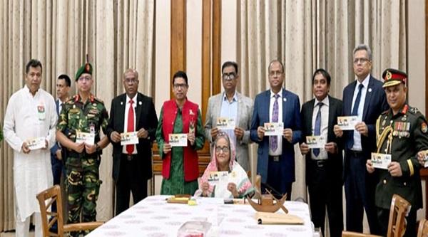 স্বাধীনতা দিবস উপলক্ষে স্মারক ডাকটিকিট উন্মোচন করলেন প্রধানমন্ত্রী