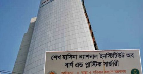 মাদুশকার সহজ ক্যাচ ছাড়লেন জয়