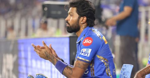 ‘ঘরের মাঠে’ দর্শকদের বিরূপ আচরণের মুখে হার্দিক