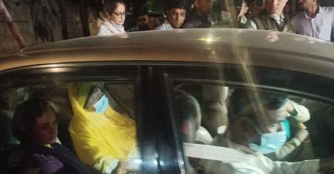 খালেদা জিয়াকে গভীর রাতে হাসপাতালে ভর্তি