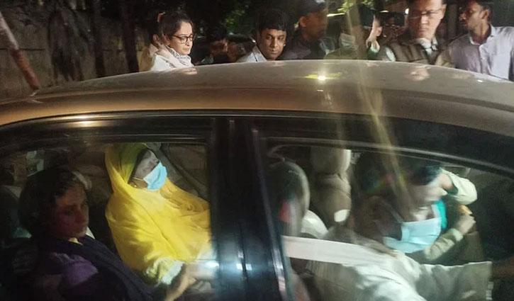 খালেদা জিয়াকে গভীর রাতে হাসপাতালে ভর্তি
