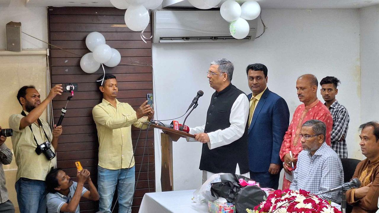 ‘মুক্তিযোদ্ধাদের পাশাপাশি রাজাকারদের তালিকাও প্রণয়ন করা উচিত’