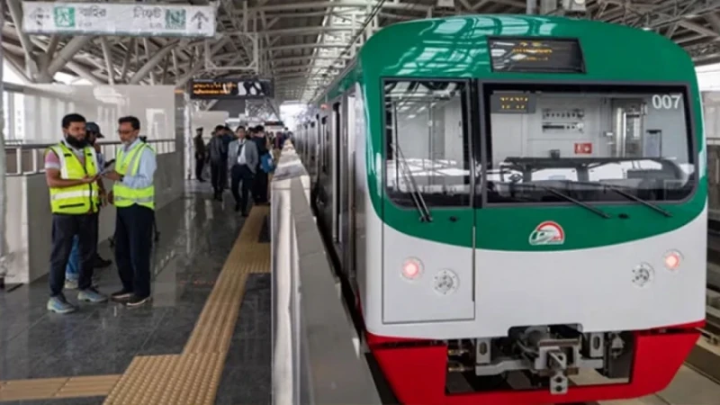 ঘণ্টাখানেক বন্ধ থাকার পর মেট্রোরেল চলাচল স্বাভাবিক