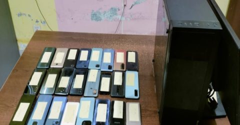 চোরাই মোবাইলের আইএমইআই পরিবর্তন ও ক্রয়-বিক্রয় চক্রের তিনজন গ্রেফতার, ২৪টি মোবাইল উদ্ধার