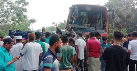 ফরিদপুরে সড়ক দুর্ঘটনায় প্রাণ গেলো ১২ জনের