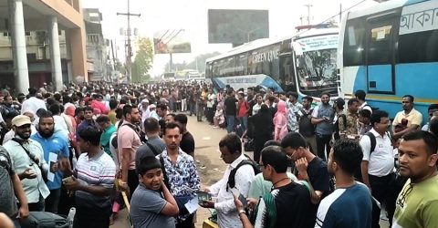 ঈদের ছুটি শেষে ভারত থেকে ফিরছেন যাত্রীরা, ইমিগ্রেশনে ভোগান্তি