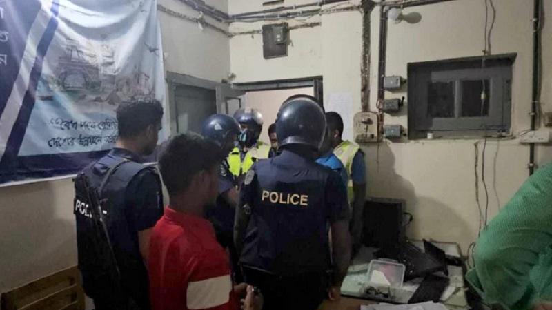 সোনালী ব্যাংকের দুই কোটি টাকা লুট, অস্ত্র ছিনিয়ে ব্যাংক ম্যানেজারকে অপহরণ