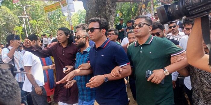 নেতাকর্মীদের নিয়ে এবার প্রকাশ্যে বুয়েটে ঢুকল ছাত্রলীগ
