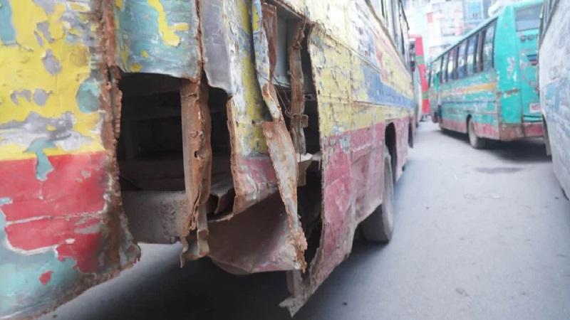 মেয়াদ নেই ১৯ হাজার মিনিবাসের, ঝুঁকি নিয়ে চলাচল