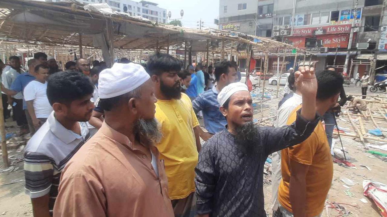 ‘আমাগো সব শেষ, দোকানের মালও লুট হয়ে গেছে’