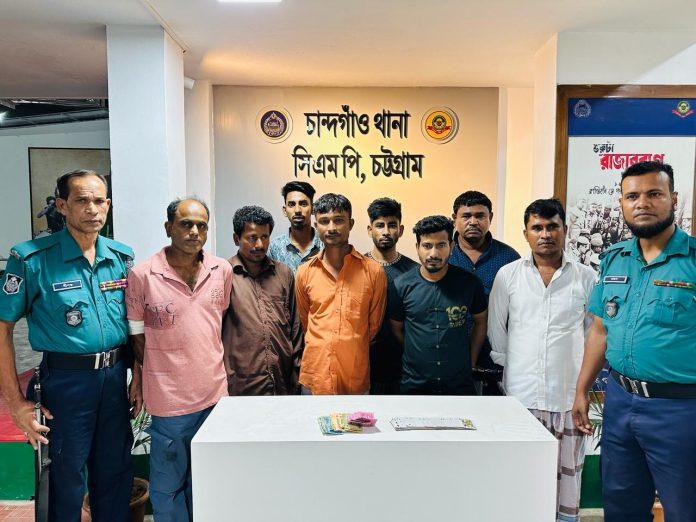 চান্দগাঁওয়ে জুয়া খেলার সরঞ্জামসহ আটক ৮