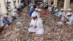 পাগলা মসজিদ: ২৭ বস্তা টাকা গুনতে লাগল ১৪ ঘণ্টা, মিলল কত?