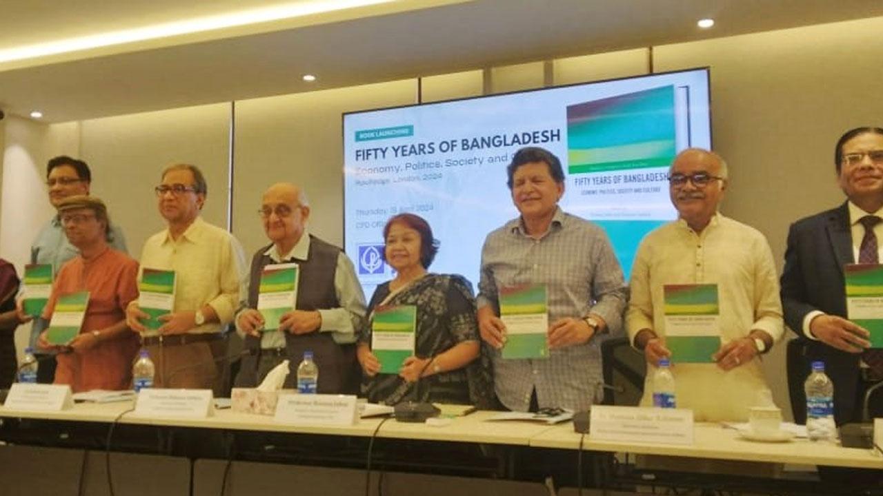 মালিকদের লুটপাটে অনেক ব্যাংক ধ্বংস, সহায়তাকারী সরকার