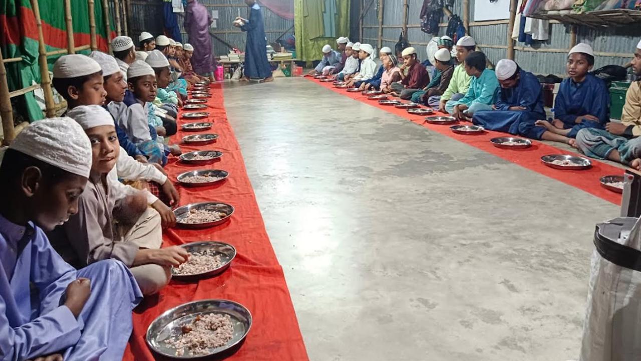 চিড়া-খেজুরেই এতিমদের