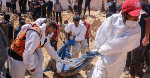 গাজায় এক কবরে শত শত লাশ
