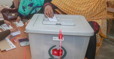 পৌরসভা-ইউপিসহ শত পদে চলছে ভোট