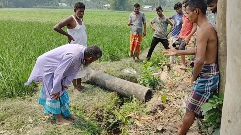 সেচ পাম্পের খুঁটি ভেঙে স্কুলছাত্রের মৃত্যু