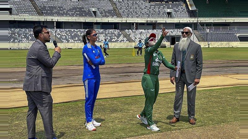 বাংলাদেশকে ফিল্ডিংয়ে পাঠিয়েছে ভারত