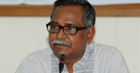 ট্রেনে পায়ের আঙুল কাটা পড়েছে আনু মুহাম্মদের
