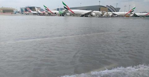 ভারী বৃষ্টিতে প্লাবিত দুবাই বিমানবন্দর
