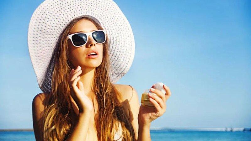 রোদ থেকে বাঁচতে সানস্ক্রিন, যেসব ব্যাপার মাথায় রেখে কিনবেন