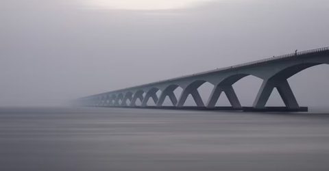 যুক্তরাষ্ট্রে ফের সেতুতে বার্জের ধাক্কা