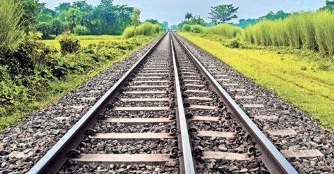 ঝিনাইদহে ট্রেন ও ট্রাকের ধাক্কায় প্রাণ গেল দুইজনের