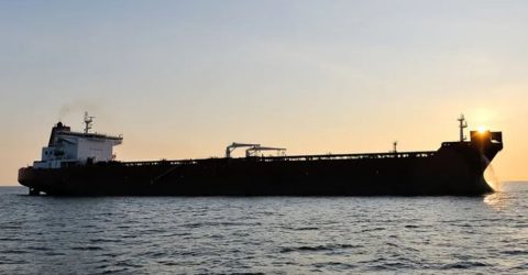 যুক্তরাজ্যের তেলবাহী জাহাজে হুতিদের মিসাইল হামলা