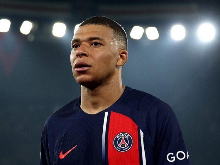 পিএসজির হারের দায় নিজের কাঁধে নিলেন এমবাপে