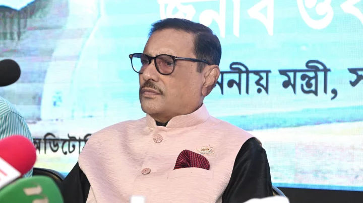 ২০ বছরের পুরোনো বাস রাস্তায় কীভাবে, ক্ষোভ কাদেরের