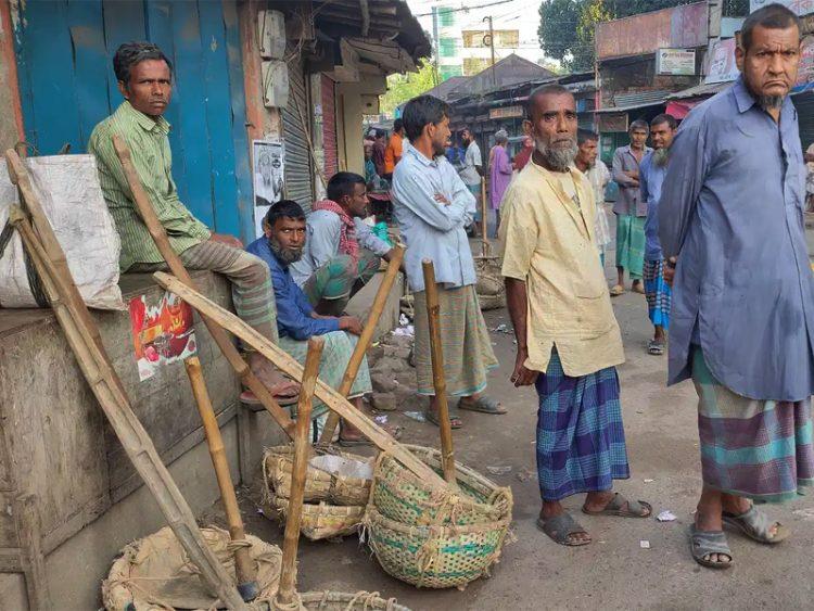 তিন মাসে বেকার বেড়েছে প্রায় আড়াই লাখ