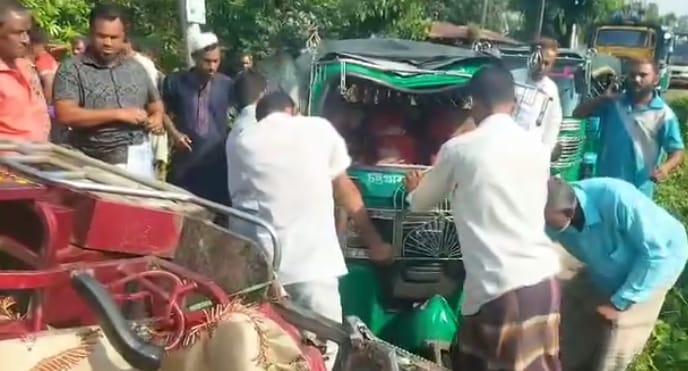 বাঁশখালীতে টমটম ও সিএনজির মুখোমুখি সং’ঘর্ষ, আহত ৫