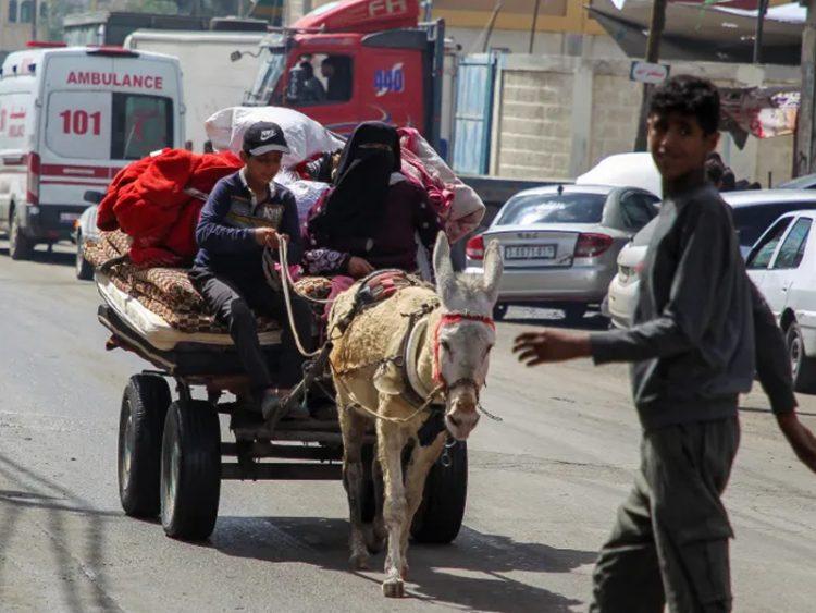 রাফা থেকে ১ লাখ ফিলিস্তিনিকে সরে যেতে বললো ইসরাইল