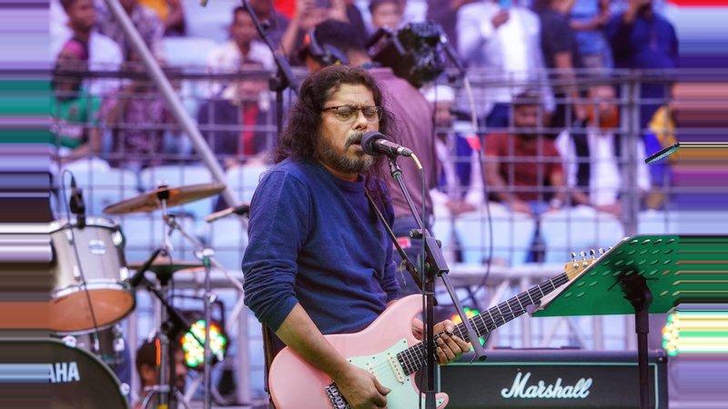 লন্ডন মাতাতে যাচ্ছেন জেমস