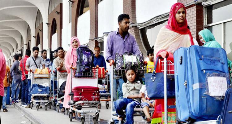 যাত্রীদের সামনে অপেক্ষা করে ‘আকাশ সমান’ হয়রানি!