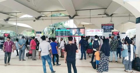 কমলাপুরে শিডিউল বিপর্যয়, সকালের ট্রেন ছাড়েনি দুপুরেও