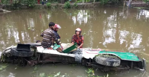 ছেলের মরদেহ নিয়ে যাওয়ার পথে দুর্ঘটনায় প্রাণ গেল মায়েরও