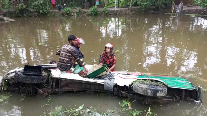 ছেলের মরদেহ নিয়ে যাওয়ার পথে দুর্ঘটনায় প্রাণ গেল মায়েরও