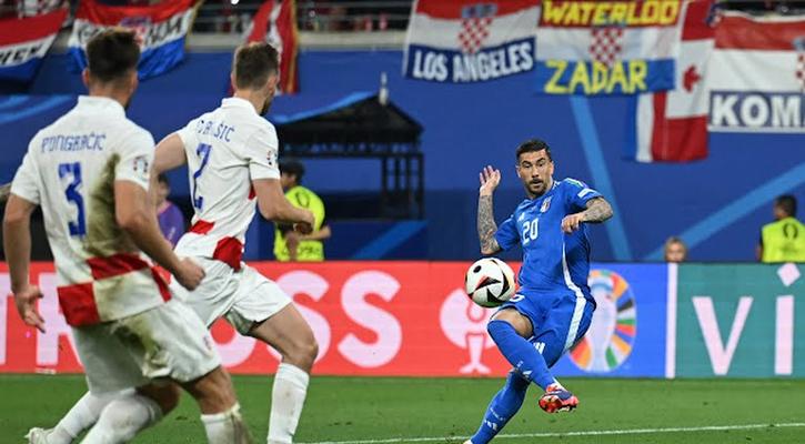 গ্রুপ চ্যাম্পিয়ন ফ্রান্স, শেষ মুহূর্তের গোলে শেষ ষোলোয় ইতালি