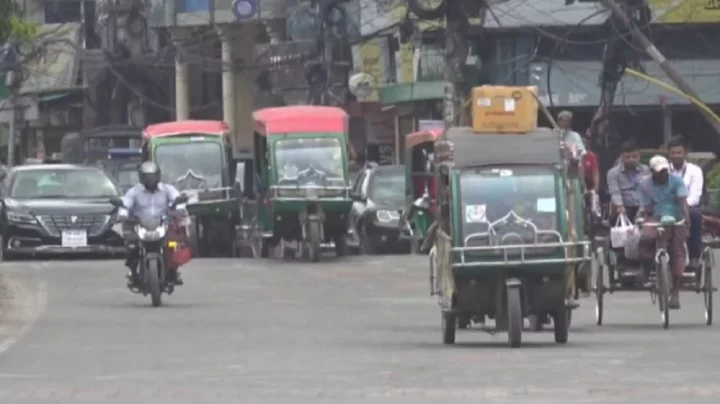 খুলনার ‘বিষফোঁড়া’ ইজিবাইক