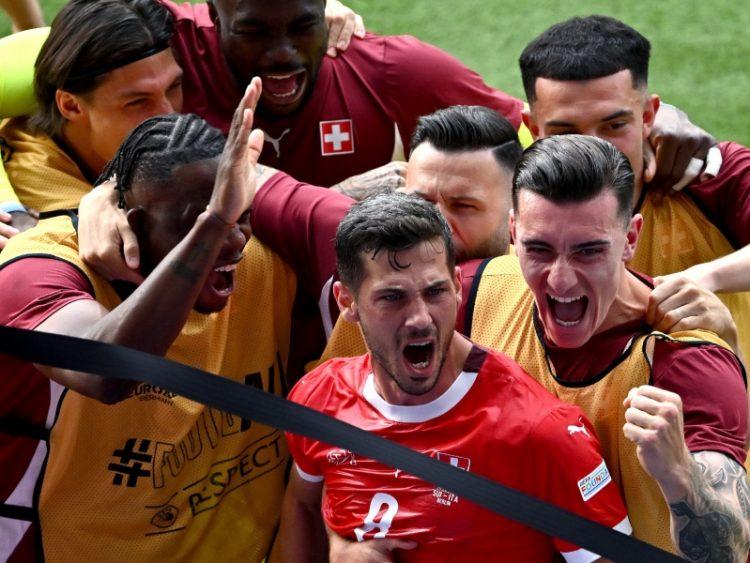 চ্যাম্পিয়ন ইতালিকে ছিটকে দিয়ে কোয়ার্টারে সুইজারল্যান্ড