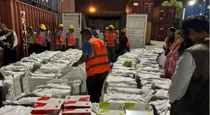 কনটেইনারভর্তি ৫০ লাখ সিগারেট জব্দ, বেরিয়ে এলো চাঞ্চল্যকর তথ্য