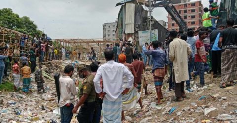 সাদেক অ্যাগ্রোর অবৈধ স্থাপনা ভেঙে দিল ডিএনসিসি