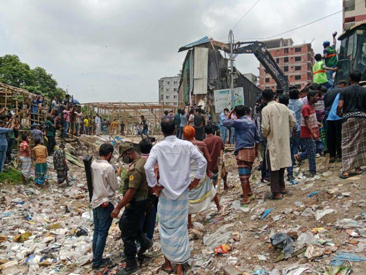 সাদেক অ্যাগ্রোর অবৈধ স্থাপনা ভেঙে দিল ডিএনসিসি