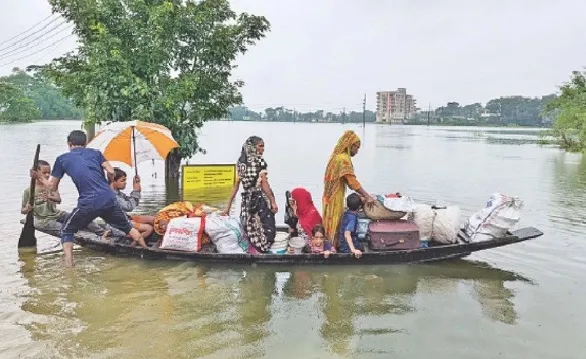 বন্যা: কমছে পানি, বাড়ি ফিরছে মানুষ