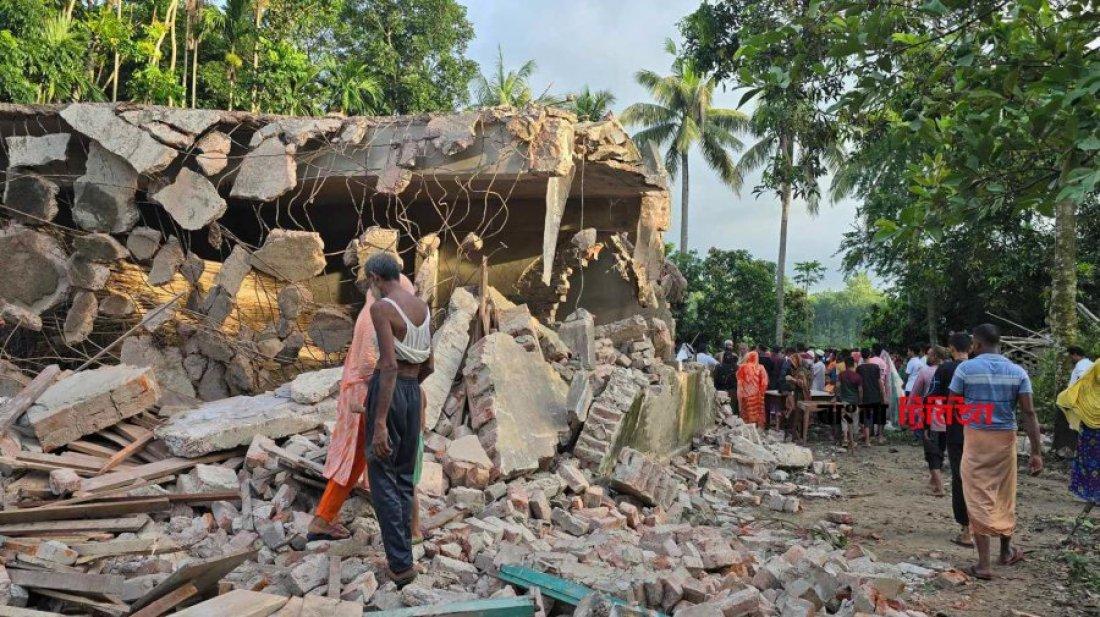 শহীদ পরিবারের বাড়িঘর গুঁড়িয়ে মালামাল লুটের ঘটনায় মামলা নেয়নি পুলিশ