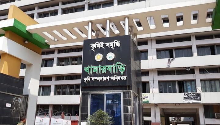 জগৎ এর ‘জগদ্বিখ্যাত’ লুটপাট!