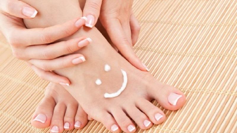 হাত-পায়ের নখ শক্ত ও সাদা করার উপায়