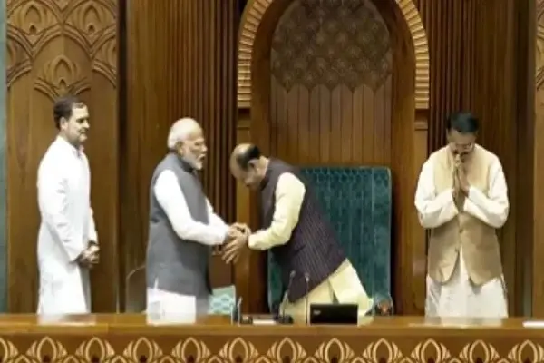 ভারতে স্পিকার নির্বাচিত হলেন ওম বিড়লা, আসনে বসালেন মোদি-রাহুল