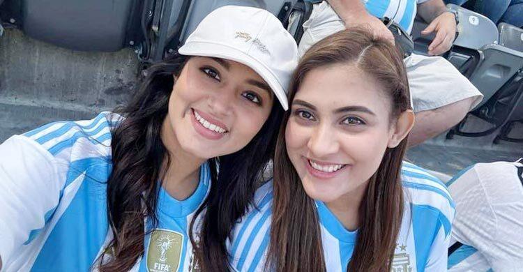 মাঠে বসে আর্জেন্টিনার খেলা দেখলেন মেহজাবীন-তাসনিয়া ফারিণ